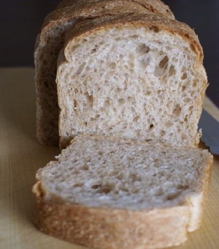 炭水化物はGI値の低い全粒粉のパンや玄米ご飯がおすすめ